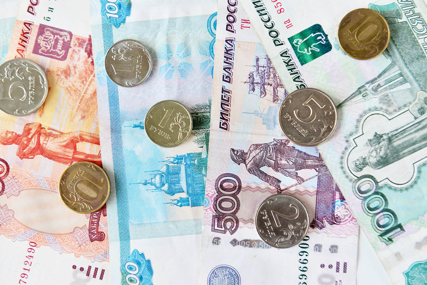 В Минтруде разъяснили порядок оплаты труда 24 июня