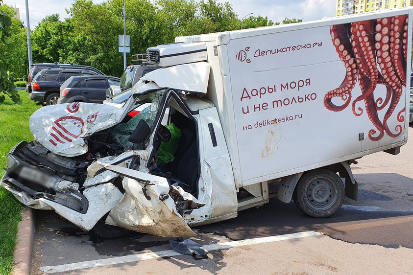 Автоэксперт: Машина погибшего в ДТП с Ефремовым была собрана из нескольких частей