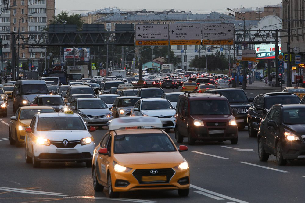 Москвичей предупредили о возможных трудностях при выезде из города