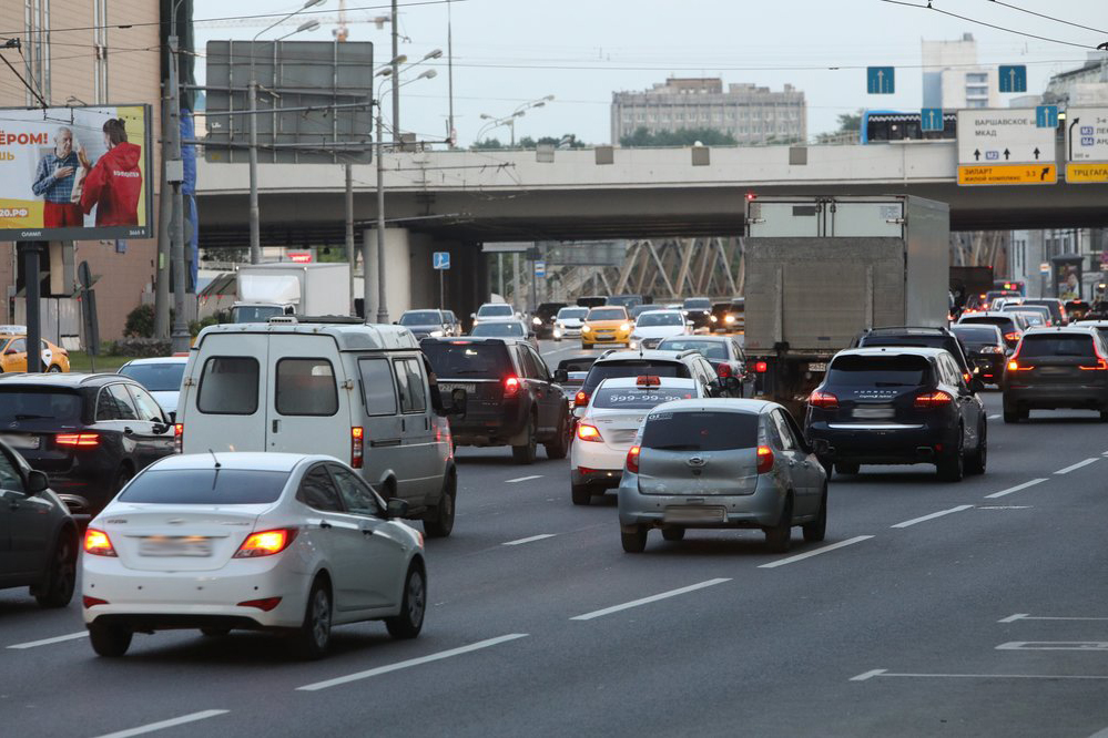 Москвичей предупредили о затруднениях на дорогах из-за непогоды и ремонтных работ