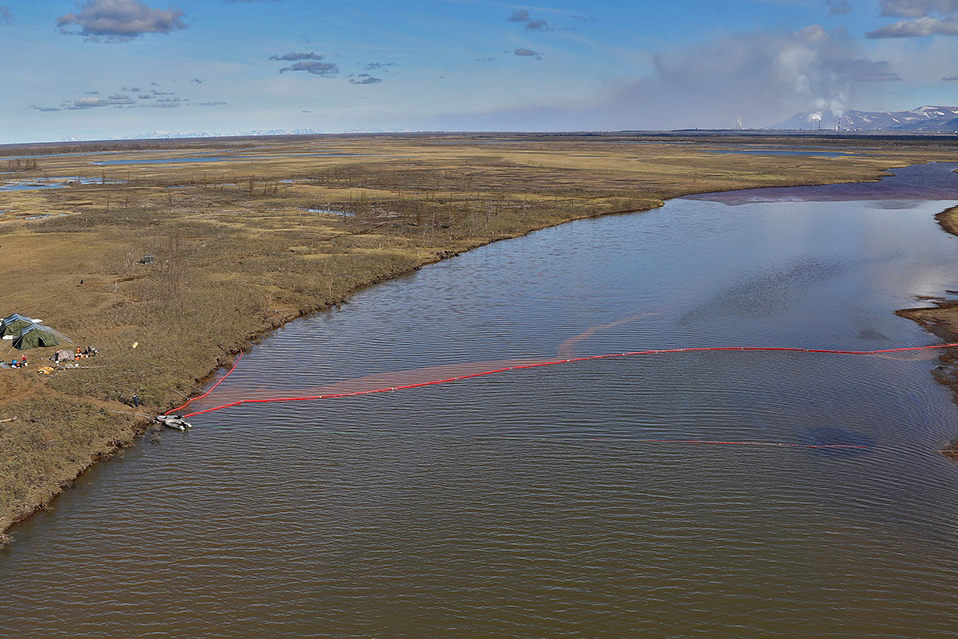 СМИ: ПДК нефтепродуктов в загрязненных водоемах Норильска превышена в 30 раз