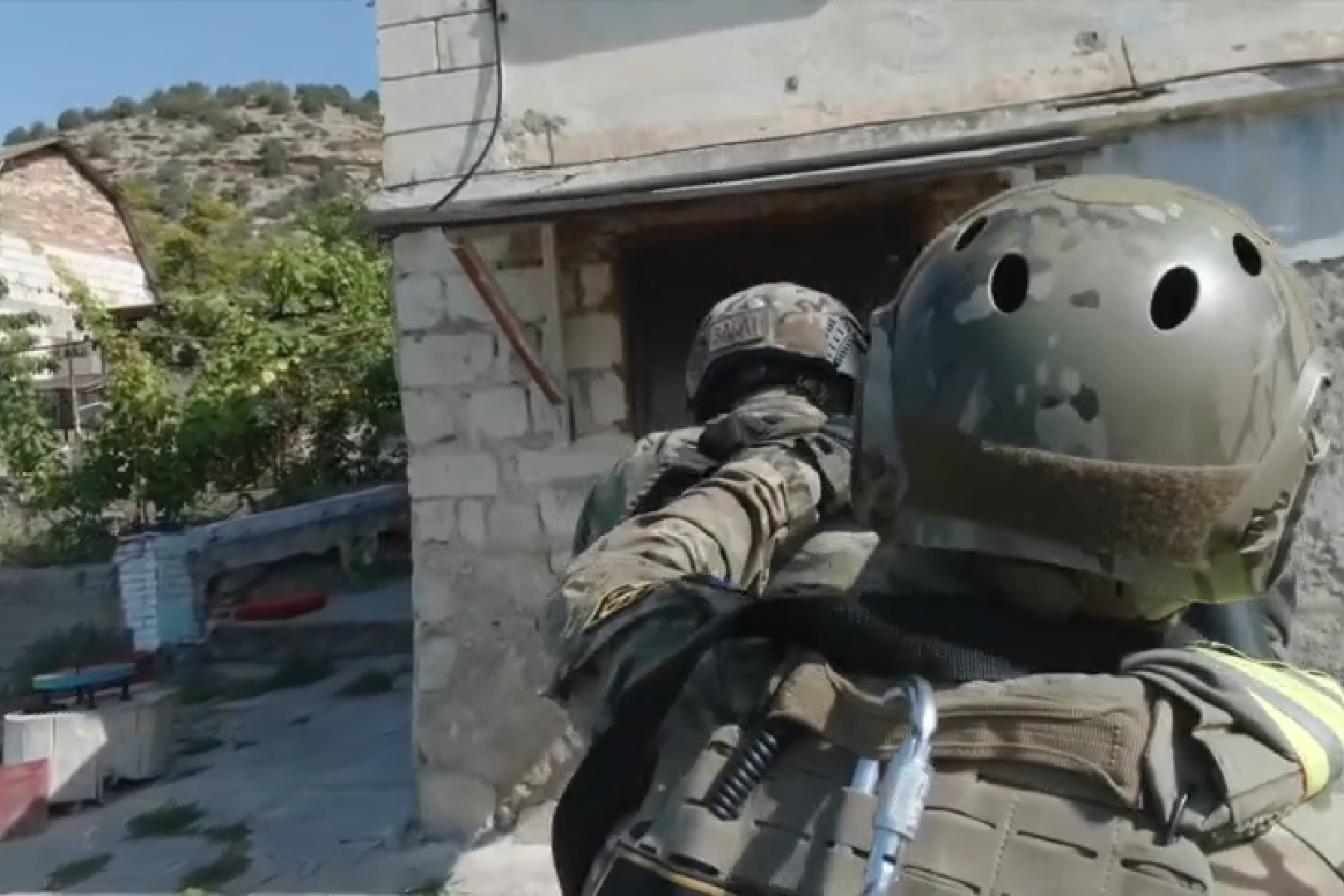 Мирное население начало выходить с завода «Азот» в Северодонецке