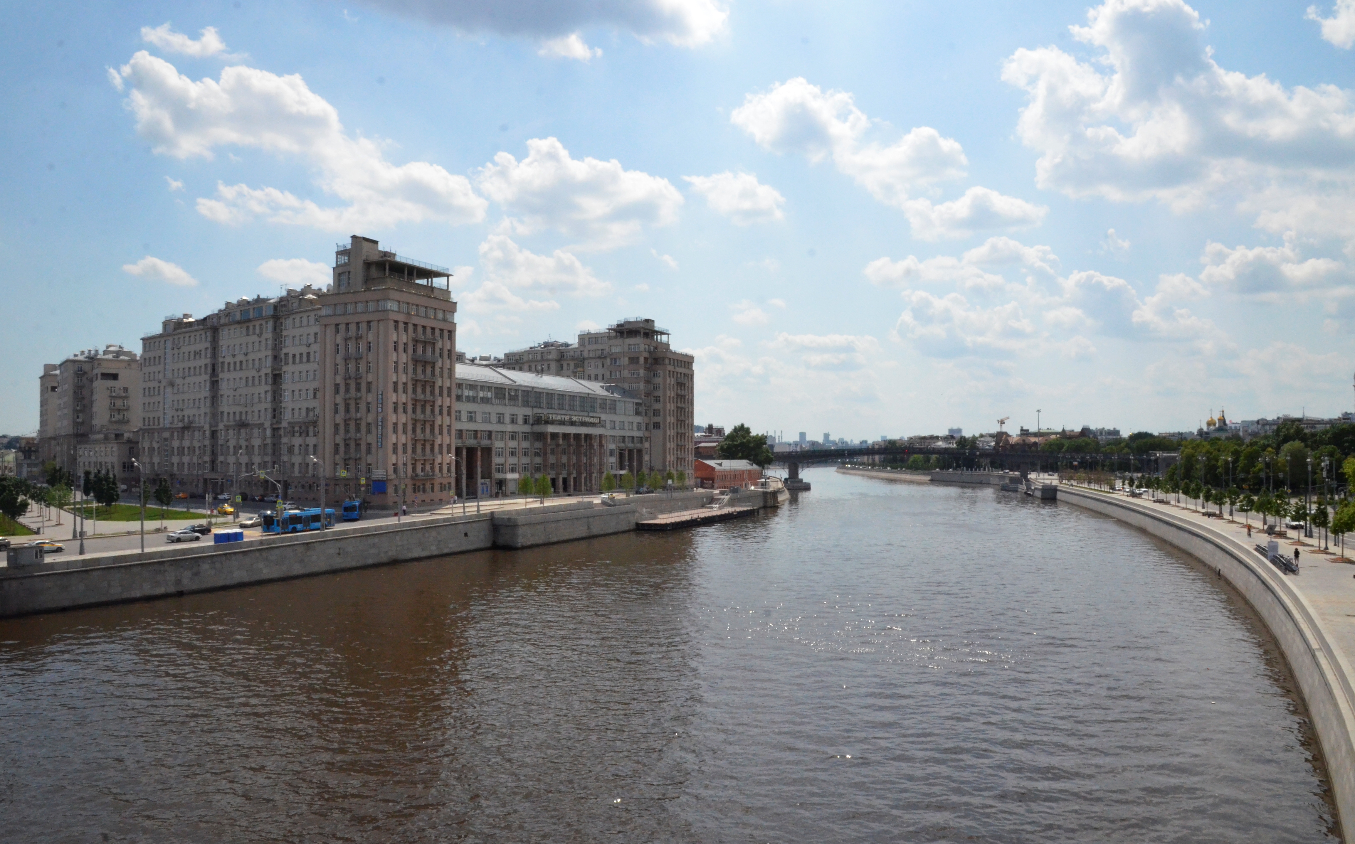 Дом на набережной