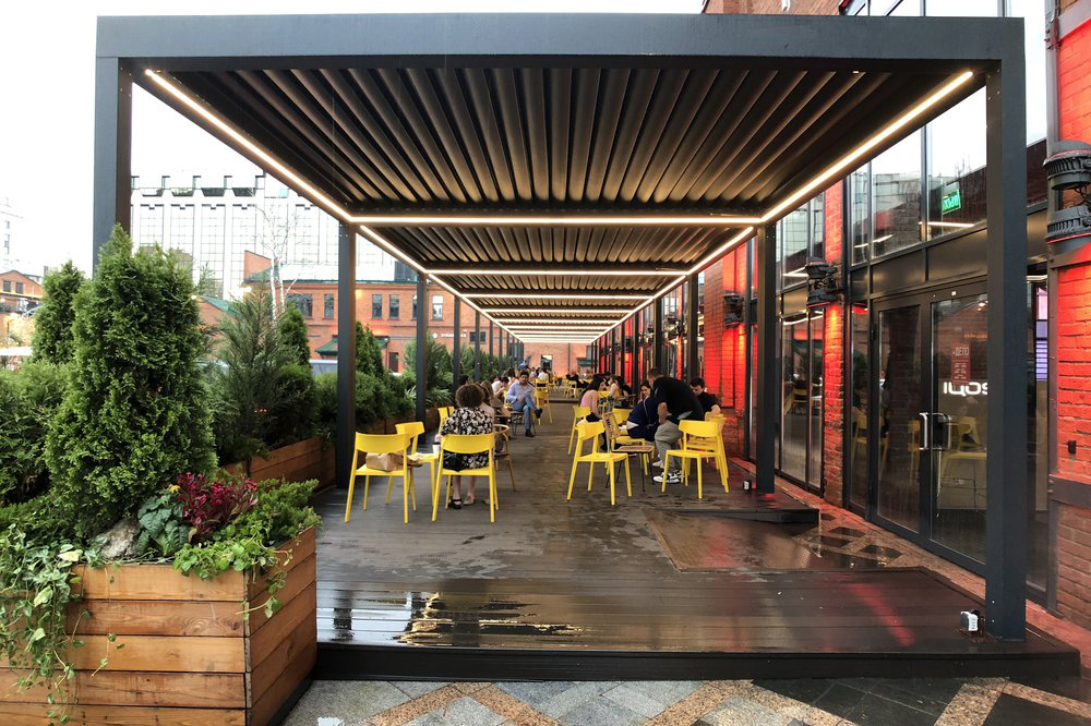 Треть летних веранд кафе и ресторанов открылись в столице во вторник