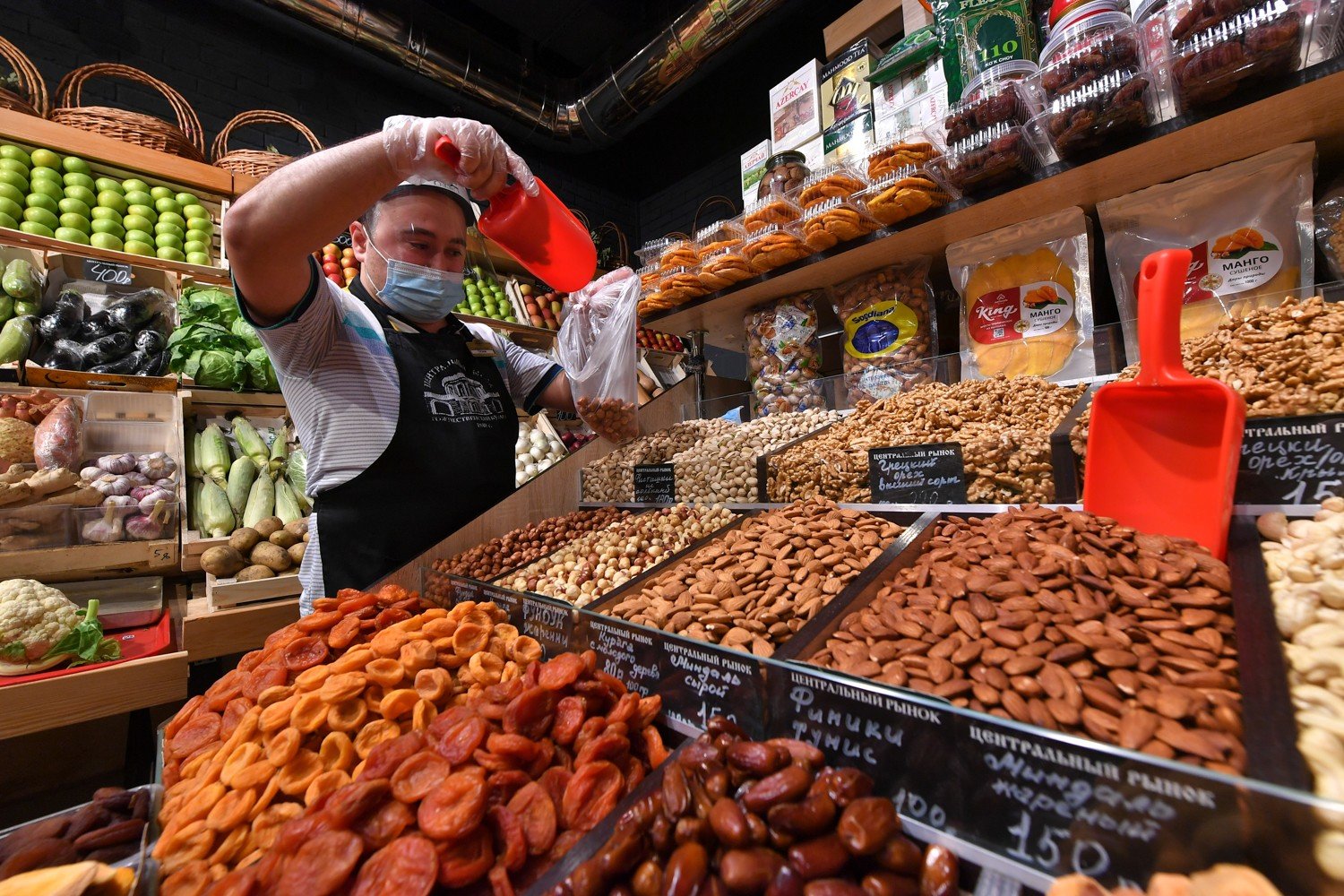 «Отравление и шок»: диетолог Соломатина рассказала, кому опасно есть сухофрукты