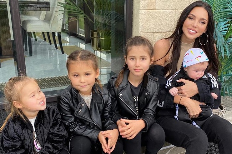 «Майя у нас сломалась»: Оксана Самойлова пожаловалась на поведение дочери