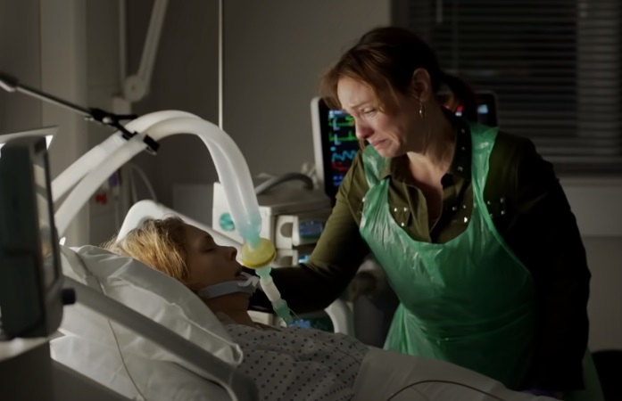 Авторы сериала позиционируют работу как историю, «основанную на свидетельствах ее участников и детальных интервью»