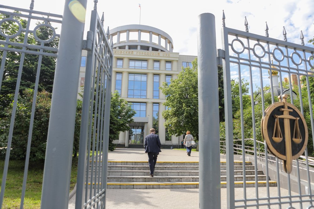 Мосгорсуд проверит законность продления домашнего ареста Ефремову