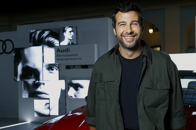 «По душам разговаривает с каждым огурцом»: Ургант высмеял Корчевникова