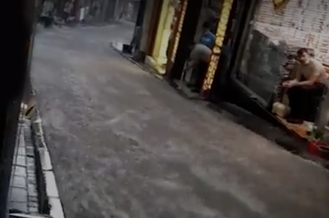 Улицы Стамбула после ливней превратились в реки