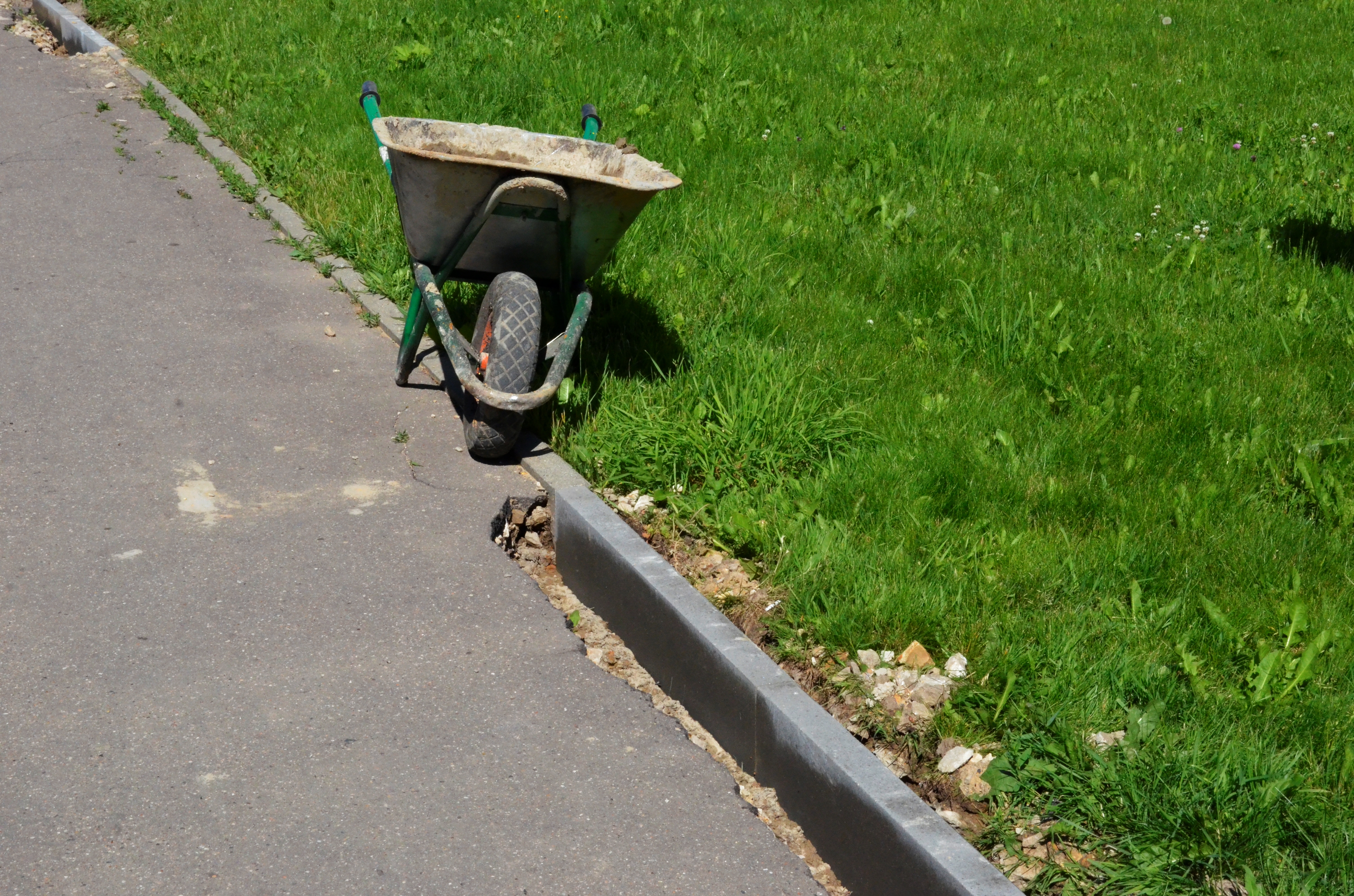 Территории 34 медицинских учреждений отремонтируют в Подмосковье в 2022 году