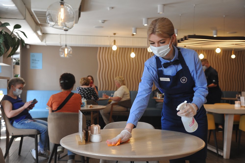 Число новых случаев заражения COVID-19 в Москве остается на низком уровне