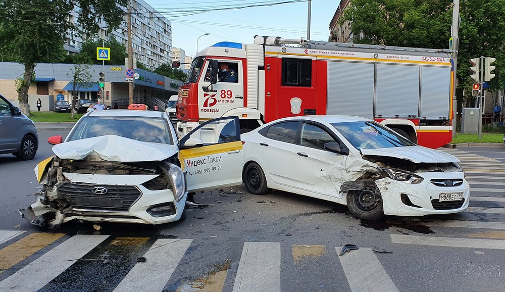 ДТП с участием такси произошло на юго-востоке Москвы