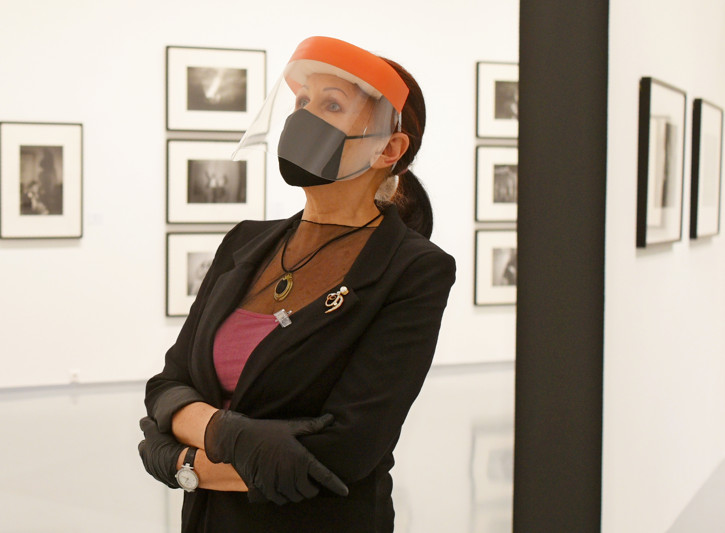 Смотрительница Людмила Ароткина следит, чтобы все меры безопасности в музее были соблюдены