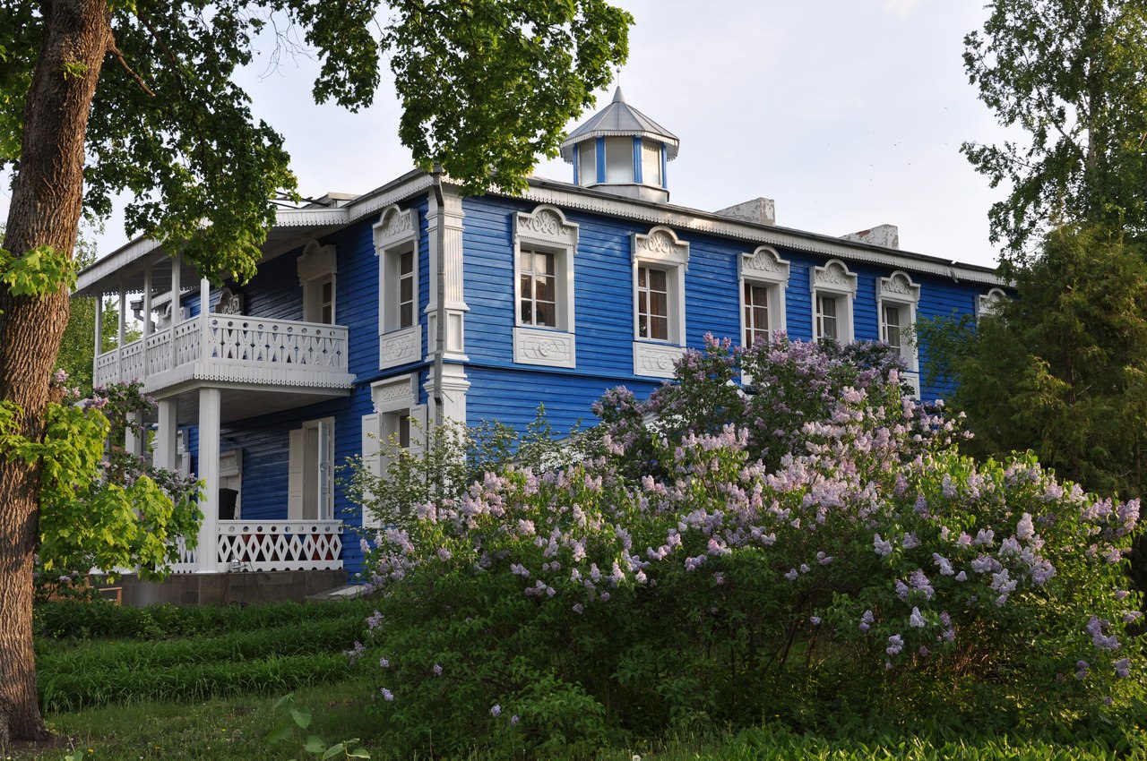 Директор музея-усадьбы пообещал воспитать тех, кто не верит в силу России