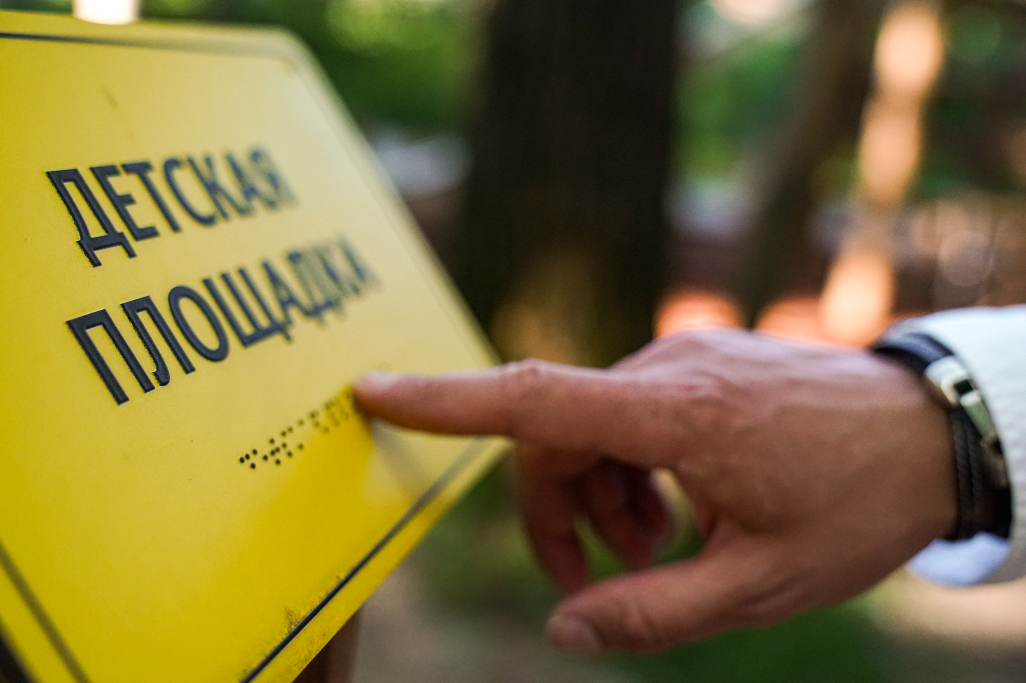 Пьяный мужчина с ножом приставал к подросткам у детской площадки в Москве