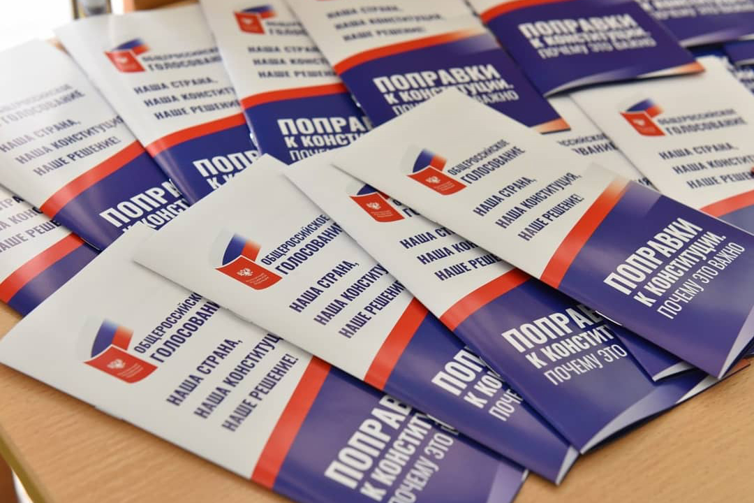 Петр Бирюков: 400 праздничных плакатов украсили Москву в честь Дня Конституции