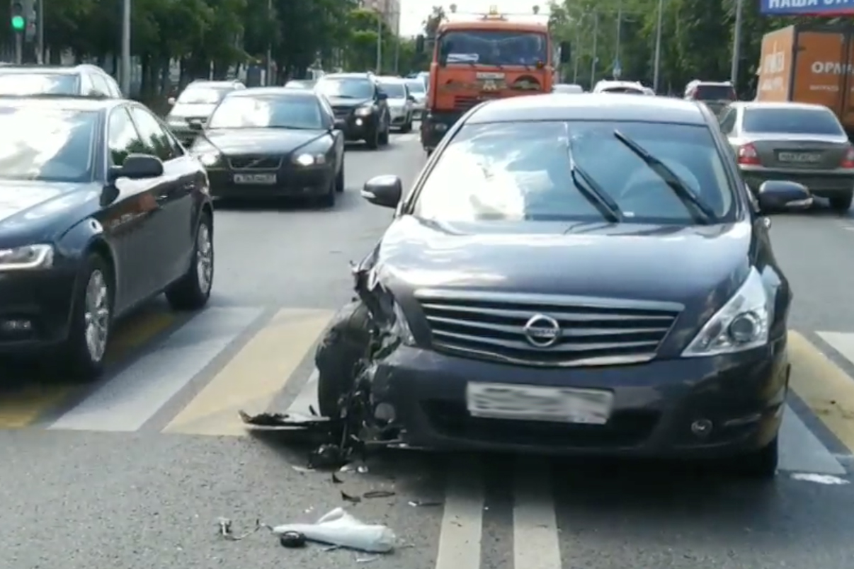 Три легковых автомобиля столкнулись на юго-востоке Москвы