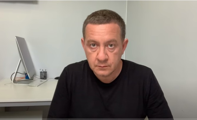 Журналиста Муждабаева заочно арестовали по обвинению в призывах к терроризму