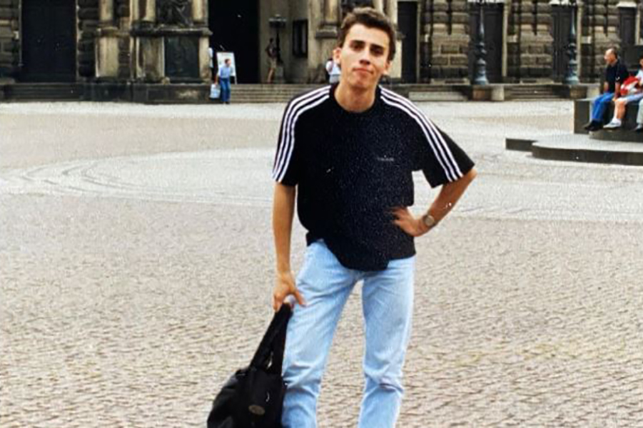 «Из прошлого века»: Максим Галкин опубликовал снимки, сделанные в 90-х