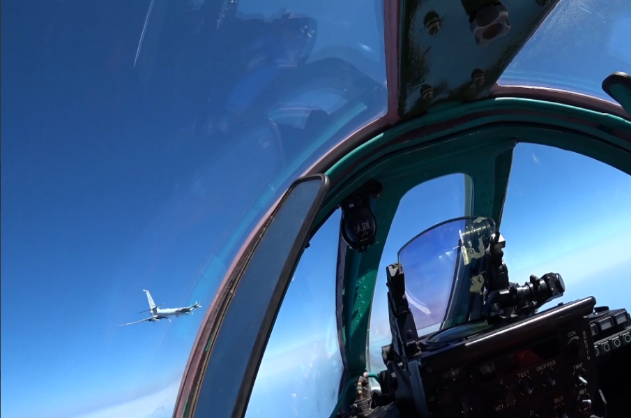 Самолет британских ВВС провел пятичасовую разведку у западных рубежей РФ