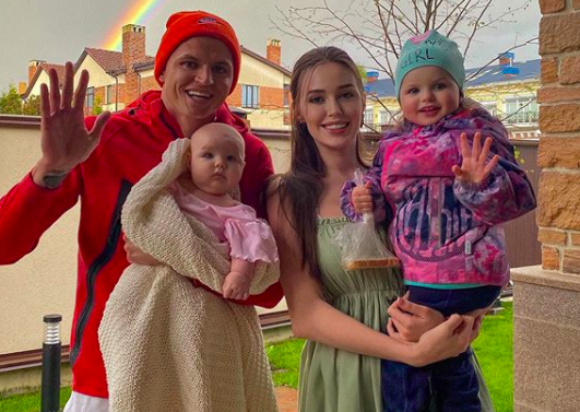 «Ущемление прав моих детей»: жена Тарасова отреагировала на скандал с алиментами