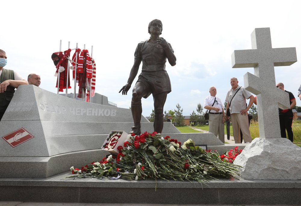 Памятник Федору Черенкову открыли на Троекуровском кладбище в Москве