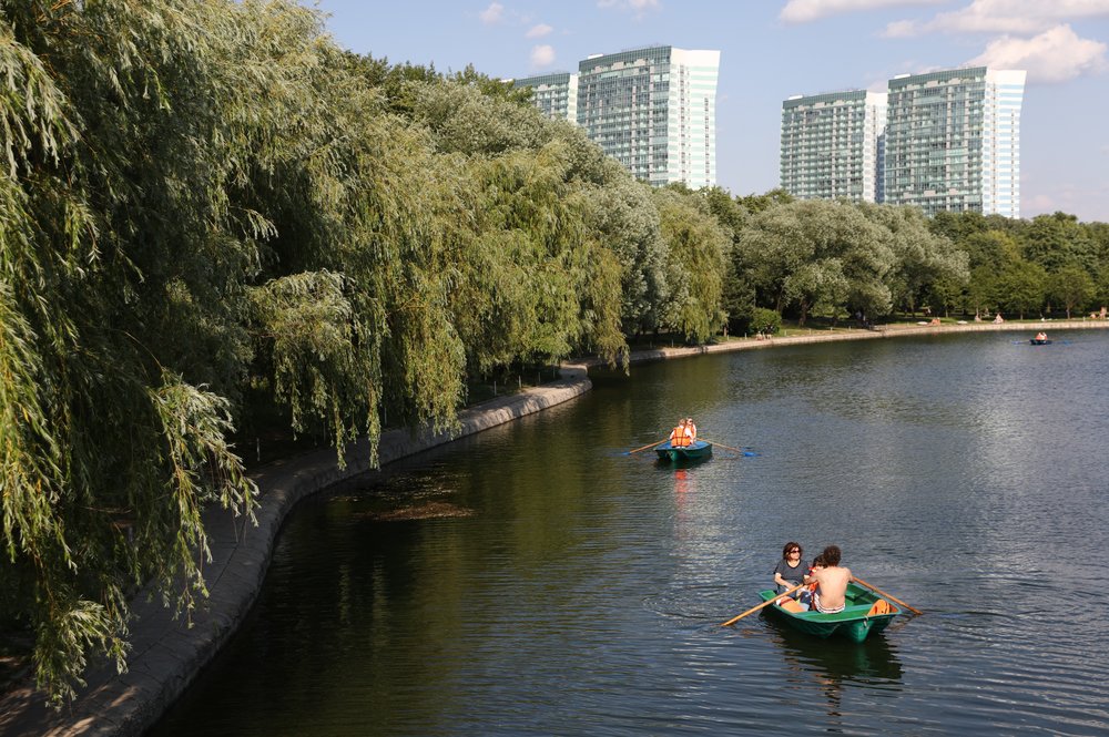 Москвичей пригласили принять участие в субботнике в «Парке Дружбы»