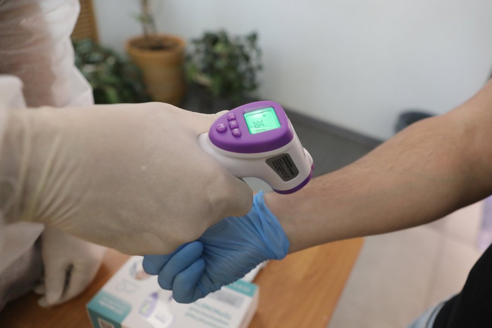 Россиянам объяснили, как правильно мерить температуру в холодное время года