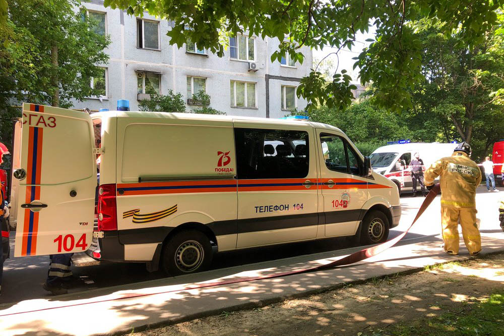 Москвичи приняли упавший кусок штукатурки за хлопок в центре города