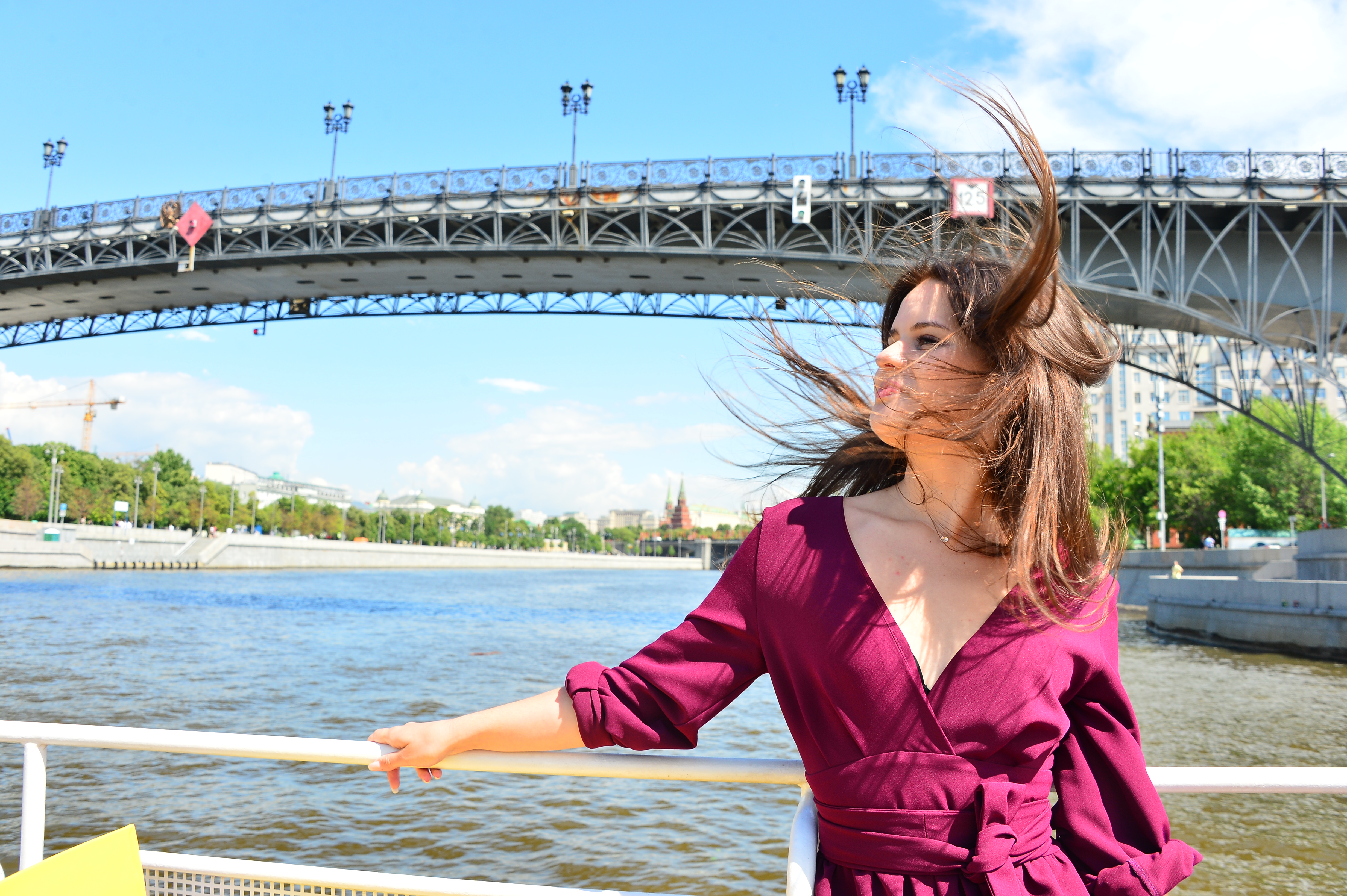 «Желтый» уровень погодной опасности объявили в Москве из-за ветра и грозы