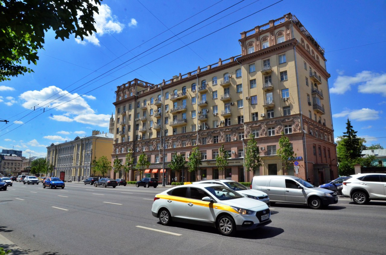 Москва ул садовая кудринская 15. Маршальский дом на садовой-Кудринской улице. Садовая Москва. Г. Москва, Маршальский дом 2021 садово Кудринская. Садовое кольцо в сторону цветного бульвара.