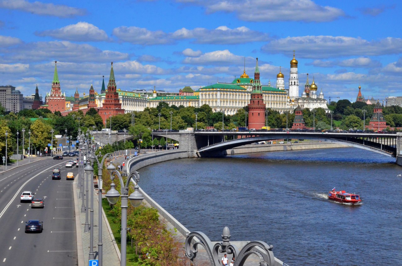 Москву начали. Функции столицы Москвы. Столичные функции Москвы. Блистательная Москва. Москва развивается быстро.