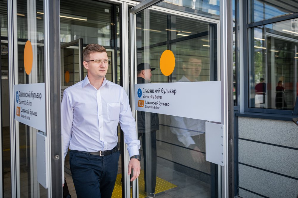 Более 3,6 тысячи поездок совершено в первый день работы станции Славянский бульвар