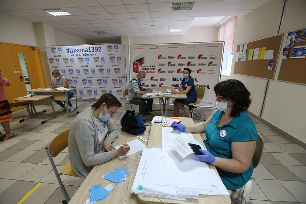 Явка на голосование по Конституции на 18:00 превысила 63 процента