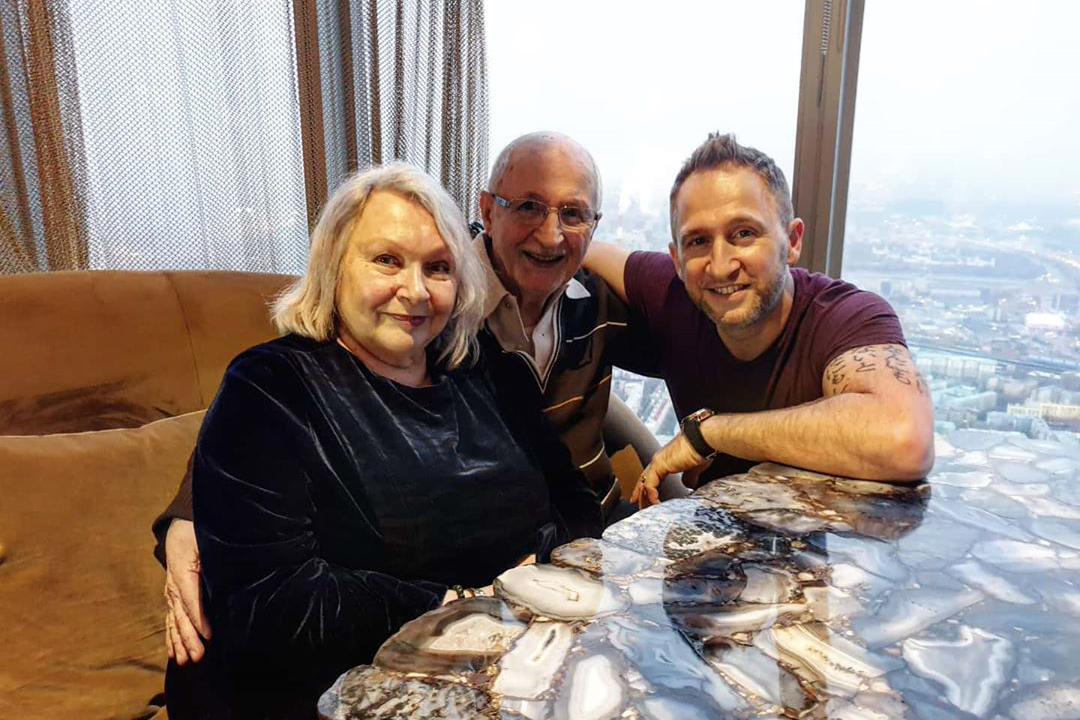 Режиссера Александра Боголюбова госпитализировали в Москве