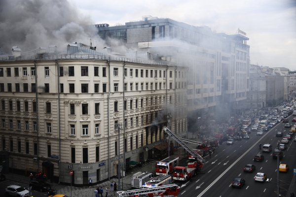 Движение транспорта ограничили на Тверской улице из-за пожара