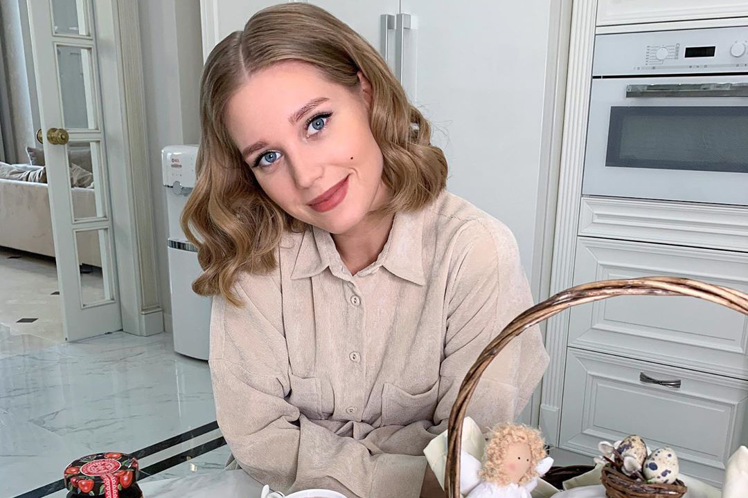 «Счастье невероятное»: Асмус выполнила поддержку с дочкой на катке