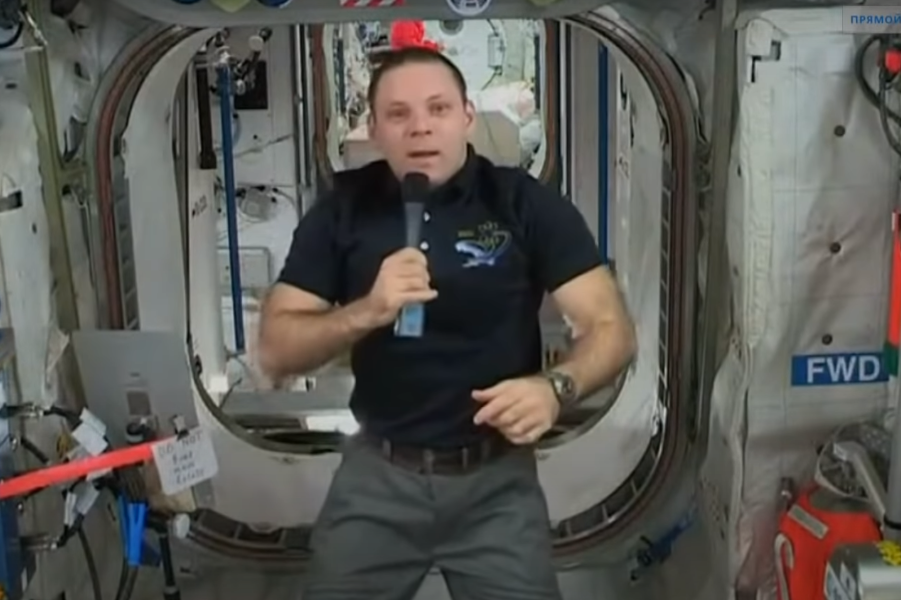 Самую яркую за семь лет комету сфотографировали с борта МКС