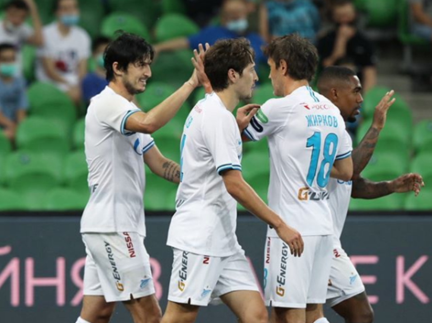 «Зенит» попросил болельщиков отказаться от пиротехники при вручении чемпионского кубка