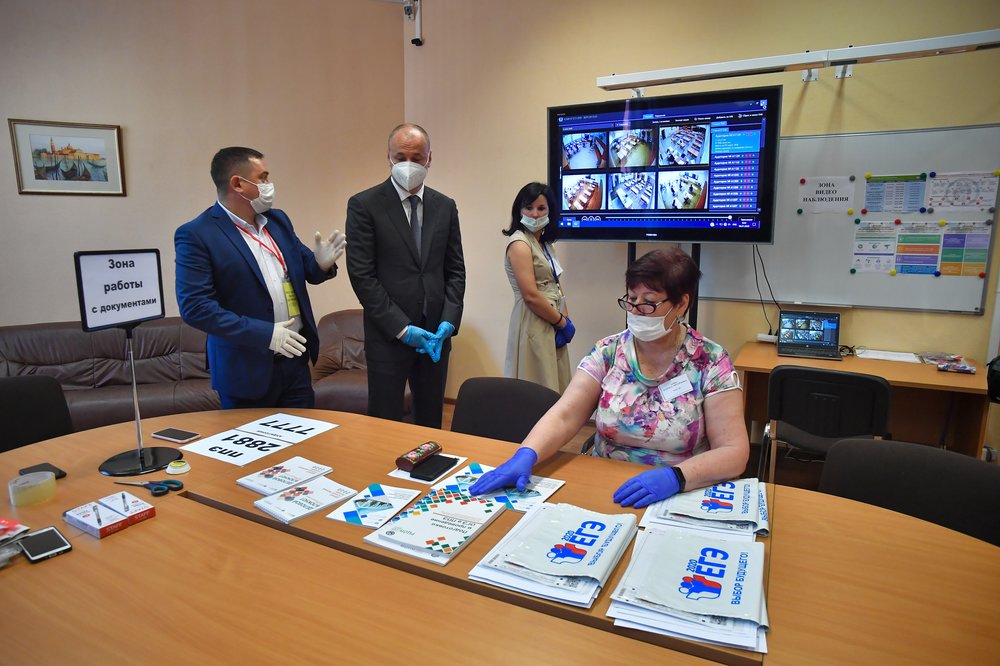 Глава Минпросвещения оценил прошедший ЕГЭ