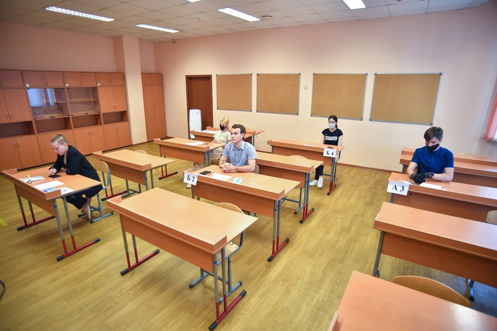 Выпускники школ 20 июля сдадут ЕГЭ по иностранному языку и биологии