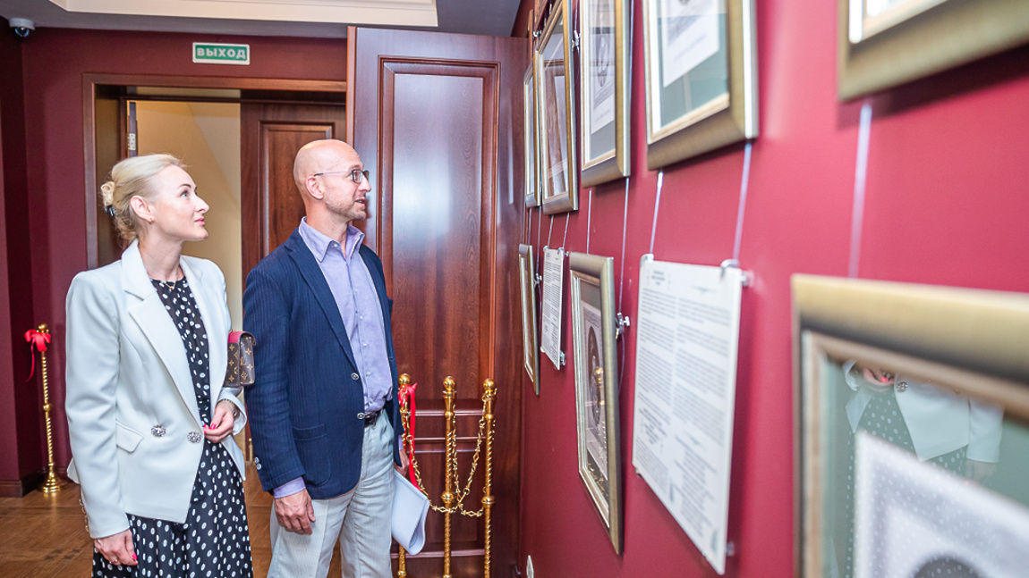 Выставка гравюр и фотографий, посвященная 300‑летию Императорского дома Романовых