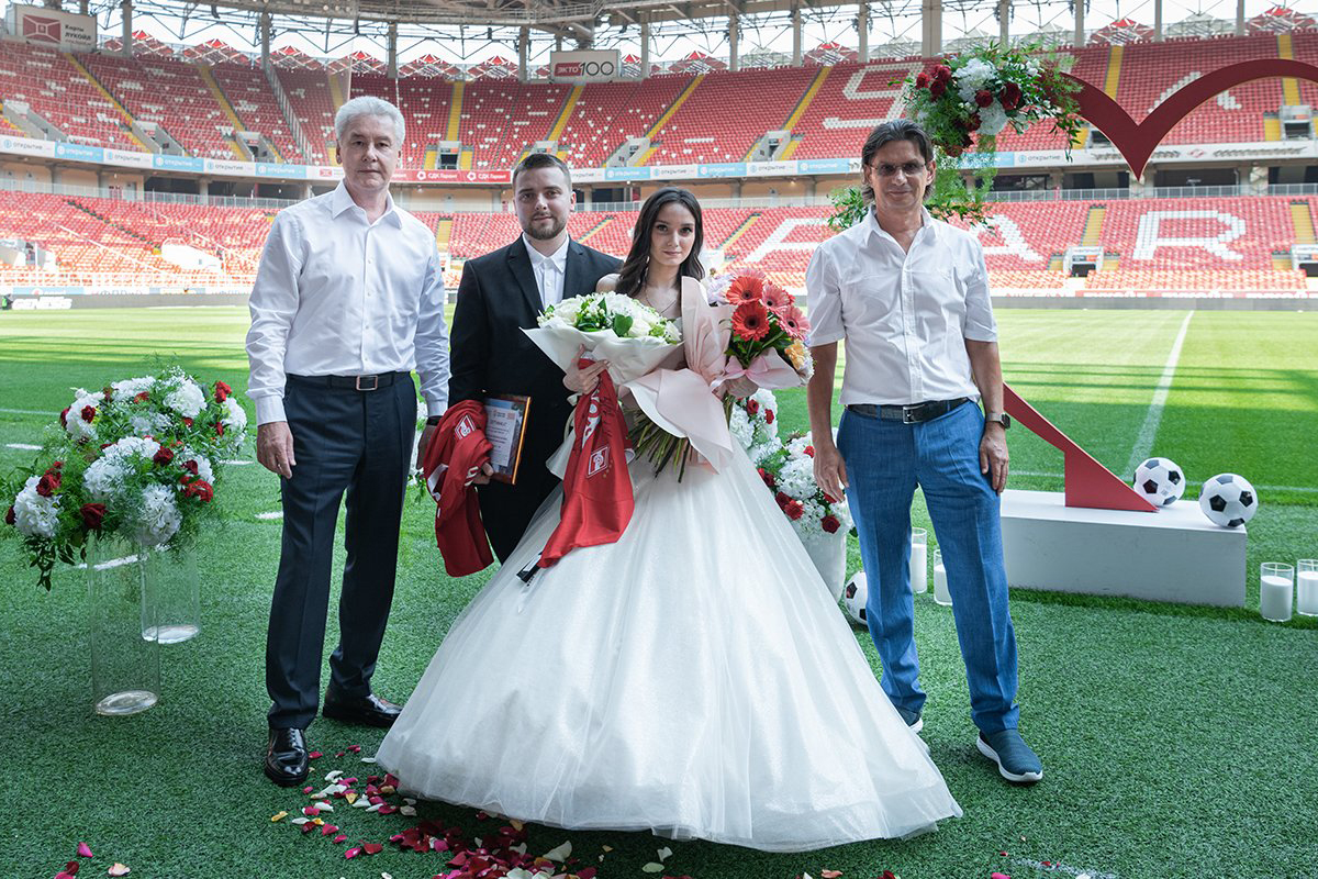 Сергей Собянин дал напутствие молодоженам в День семьи, любви и верности