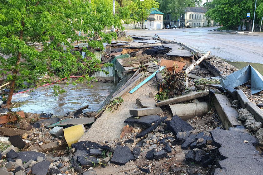 Власти Подмосковья помогут пострадавшим из-за ливней