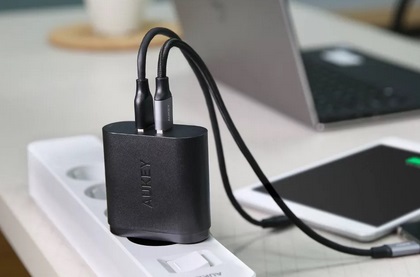 Эксперт рассказал, где опасно хранить зарядные устройства