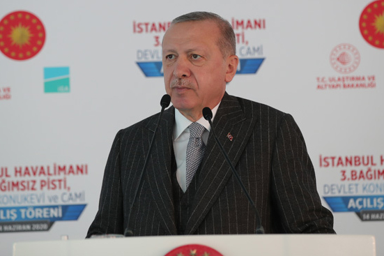 Эрдоган объявил о введении комендантского часа в Турции по выходным