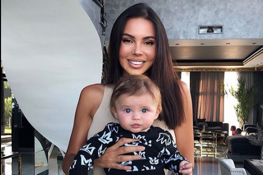 «Этого мальчика я у кого-то взяла»: Самойлова показала первую фотосессию с сыном