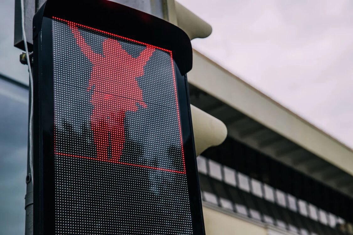 «Танцующий» светофор установили в центре Москвы