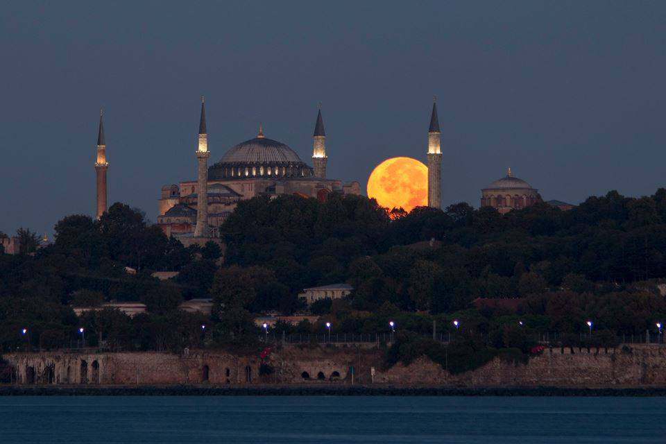 СМИ узнали о передаче задержанных в Ливии россиян властям Турции